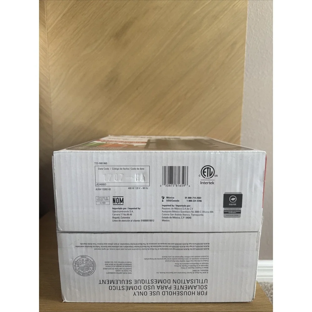 Black Decker 400 Watt Fruit Vegetable Extractor Juicer JE2400BD NEW In Box